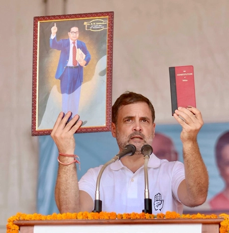 बाबासाहेब के विचारों पर बना है देश: राहुल गांधी