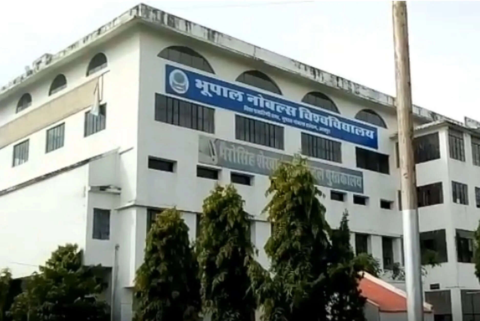 Vidya Pracharini Sabha: Conflict Between Ad-Hoc Committee and Officials