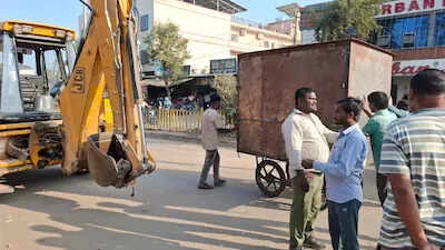 Drunken Policeman Causes Chaos on Jhunjhunu Roads, Video Viral