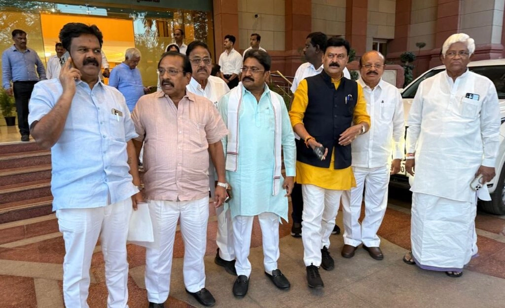Karnataka Congress MLAs Urge Kharge for Cabinet Reshuffle