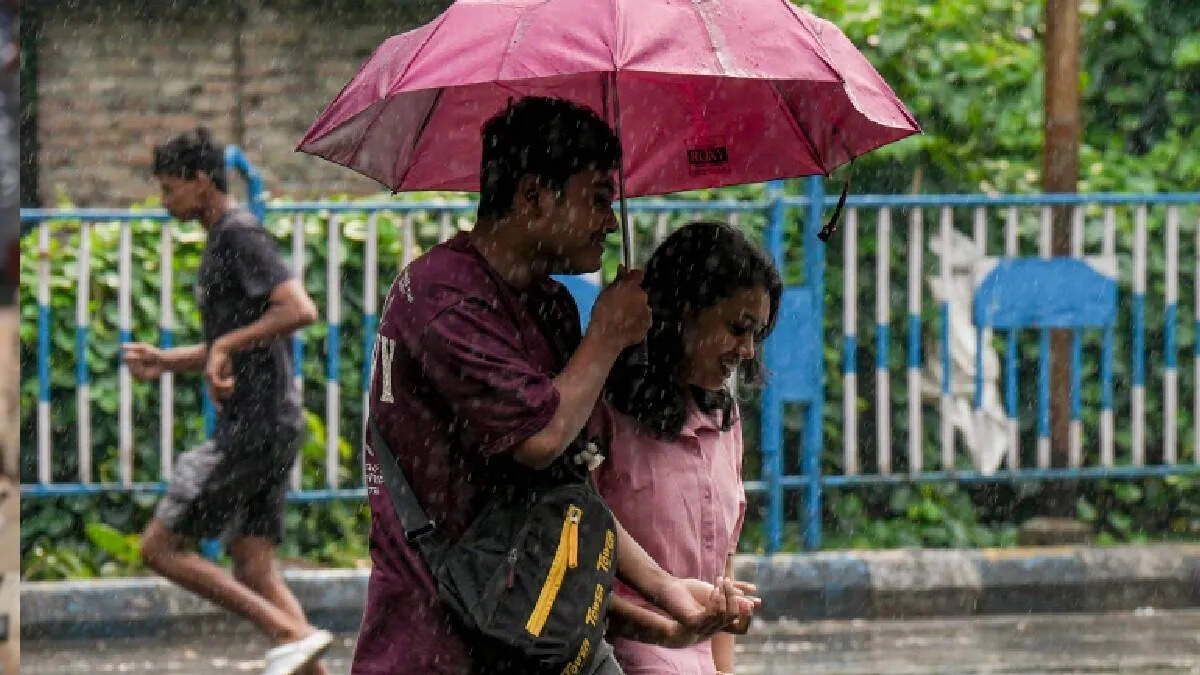 Weather Alert: Rain with Thunder in Delhi-NCR, Winds at 50 km/h