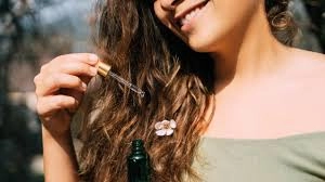 4 Easy Home Remedies for Summer Hair Care and Protection