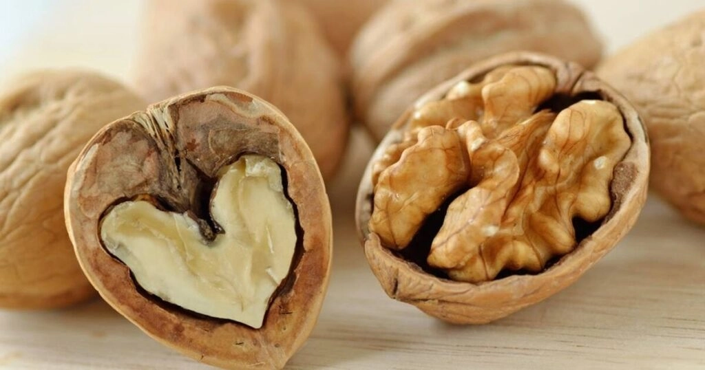4 Heart-Healthy Dry Fruits to Eat Daily for Fitness