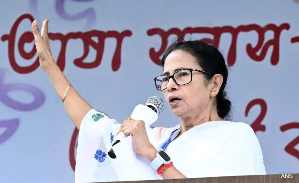 TMC in Turmoil Before Bengal Elections: EC Issues Ultimatum to Mamata