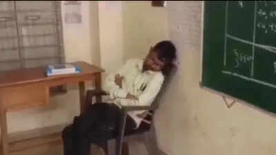 Viral Video: Teacher Falls Asleep Drunk in Class, Chaos Ensues