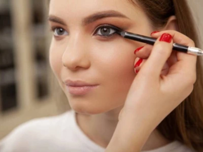 Prevent Kajal Smudging: 5 Tips for Summer Eyes