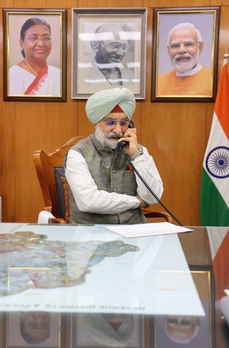 LG VK Saxena congratulates 12th-grade toppers, future of India.