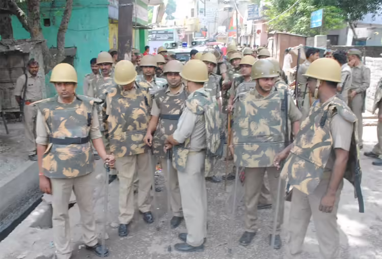 Once Respected Khaki Losing Charm as Soldiers Seek Peace