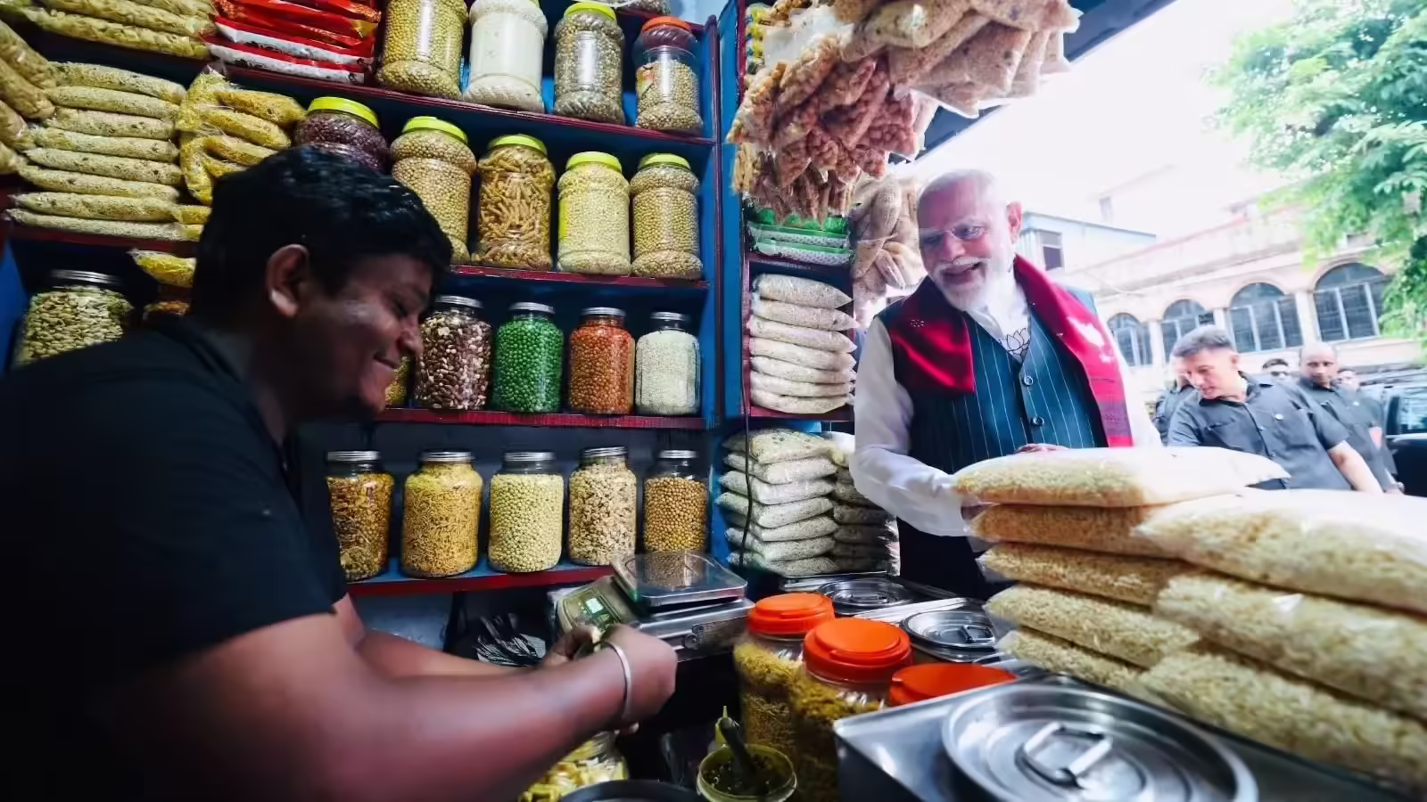 PM Modi Feeds Jhalmuri in Bengal, Shopkeeper Receives Death Threat
