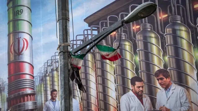 Iran Warns US: 'Nuclear Response if Attacked Now'