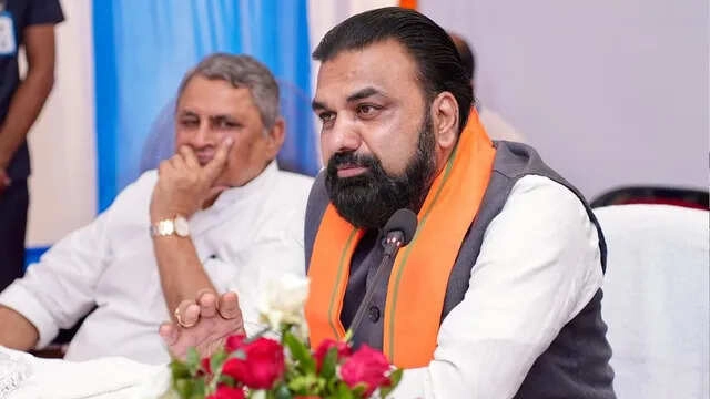 CM Samrat Chaudhary Reduces Convoy Size for Fuel Savings