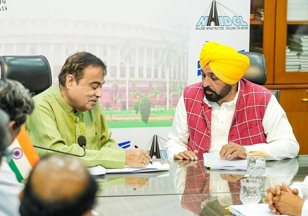 Punjab CM Meets Union Minister Nitin Gadkari to Discuss Highways