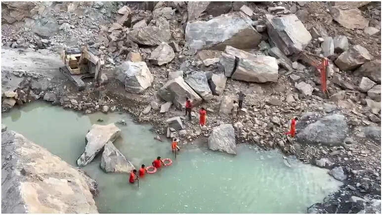 Crushing Mine Accident in Moklawas, Neemkathana: Rescue Ongoing