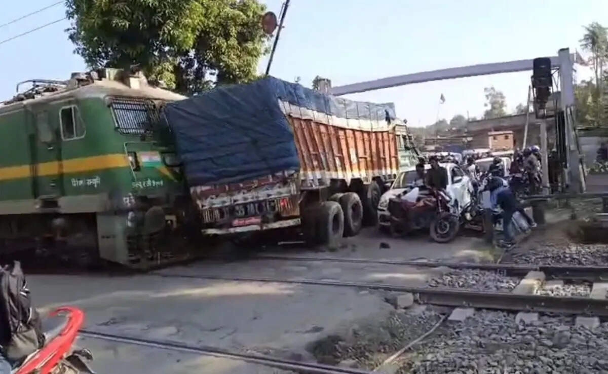 Speeding Train Collides with Truck: A Shocking Incident