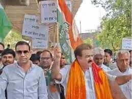 Congress Demonstrates Against Water Crisis in Jaipur, Workers Protest