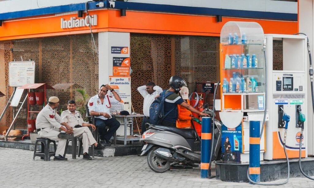 Petrol, Diesel Prices Increased by 90 Paise per Litre