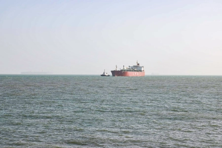 Traffic of Ships in Hormuz Strait Hits 57% of Pre-War Levels