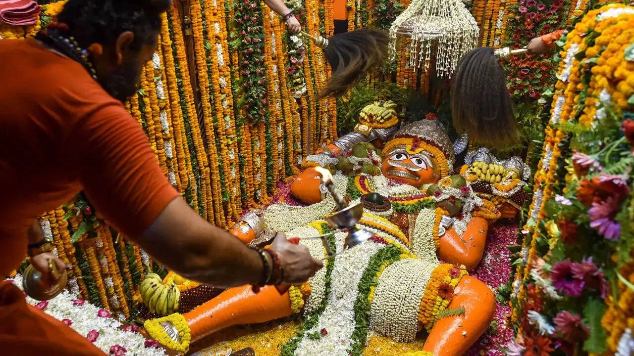 Bada Mangal 2026: Special Day for Hanuman Devotees - Rituals & Benefits