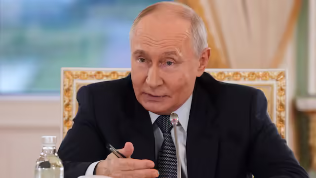 Putin Praises Pakistan After India, Calls It a Strong Nation
