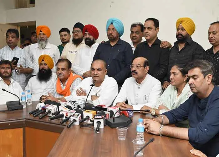 Mann, Kejriwal to Join Hansraj Raghuvanshi's Event in Jalandhar