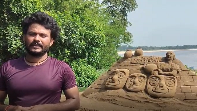 Sand Art on Snana Purnima Attracts Devotees and Art Lovers