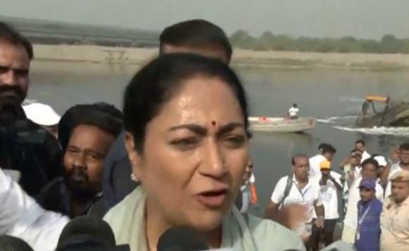 CM Rekha Gupta Leads Yamuna Cleaning Campaign with BJP Leaders