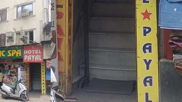 Safety Standards Ignored in Paharganj Hotels: Emergency Exit Concerns