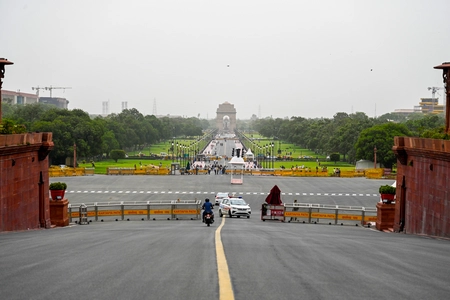 Delhi-NCR Weather: Pleasant Days Ahead with Light Rain and Winds