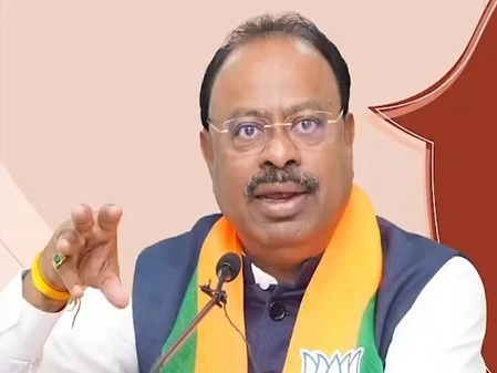 Maharashtra Minister Orders Urgent Action on Flood Prevention