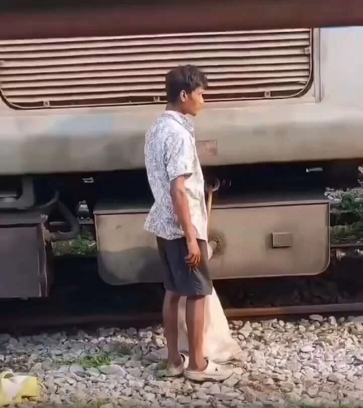 Bihar Video: Shocking Diesel Theft from Train Engine Goes Viral