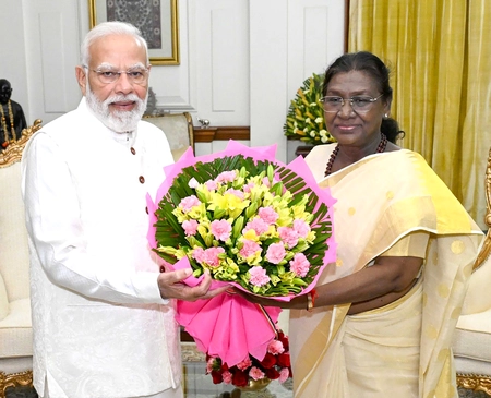 PM Modi Wishes President Murmu on Her Inspirational Birthday