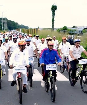 Thiruvananthapuram: Dr. Mansukh Mandaviya Joins 'Cycling by the Sea'