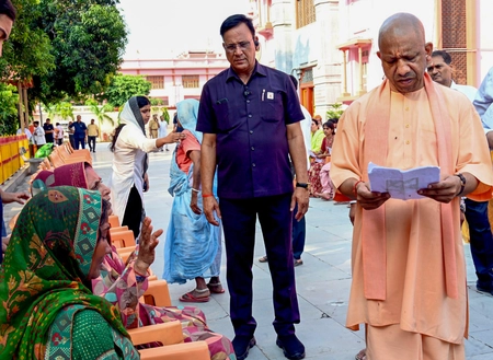 CM Yogi Directs Officials to Quickly Address Public Issues