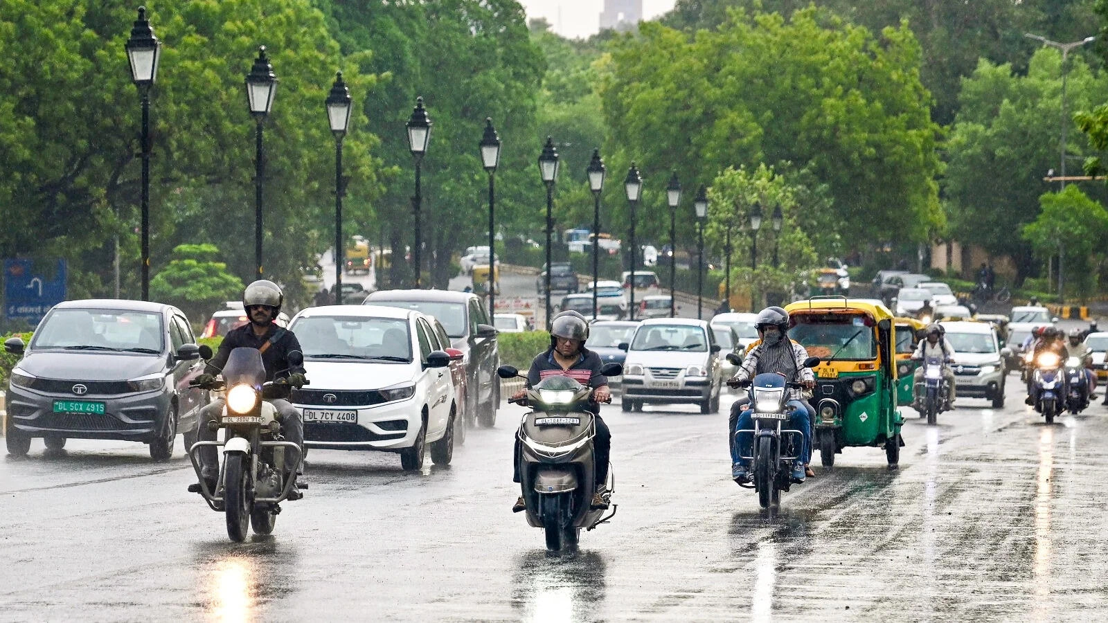 Rain Alert: Heavy Rain with Thunder in 8 States for 4 Days