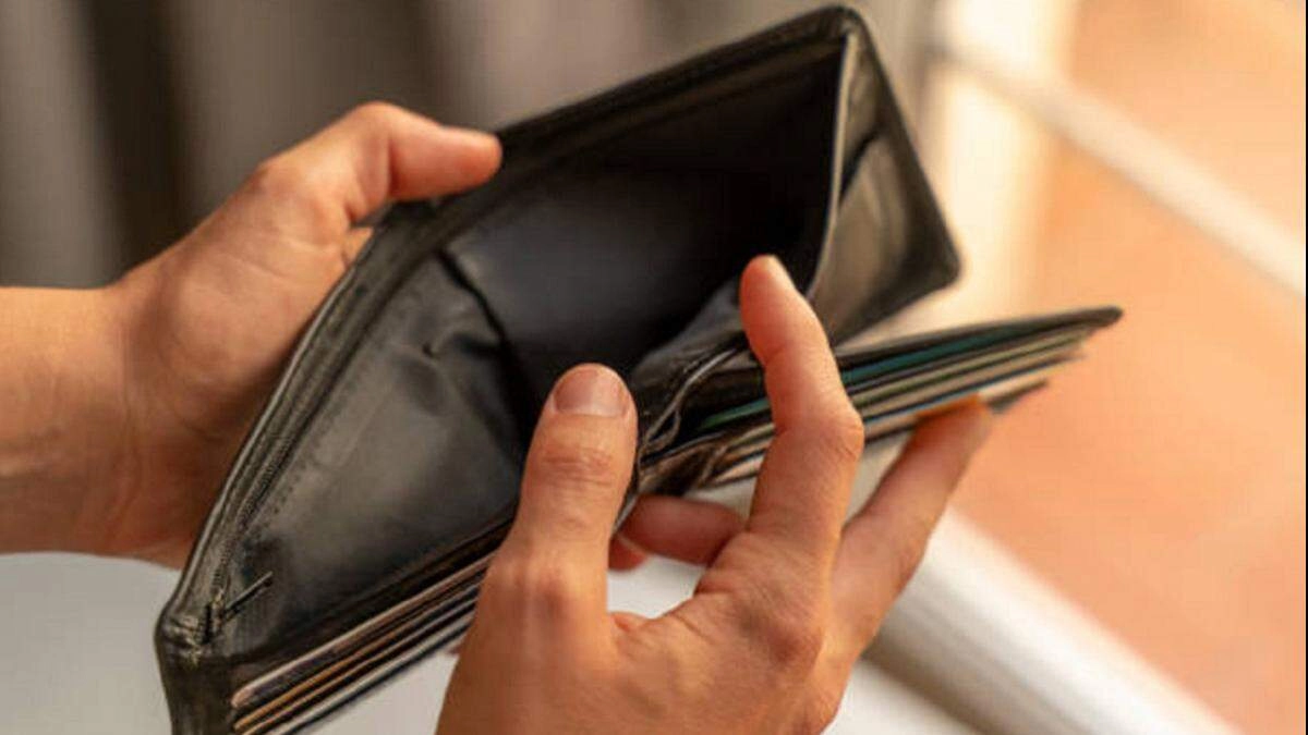 Wallet Vastu Tips: 3 Items Hurting Your Finances