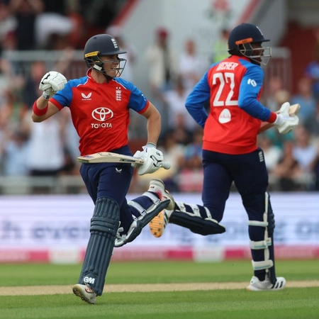 England Sets Record in Second T20 Match in Manchester