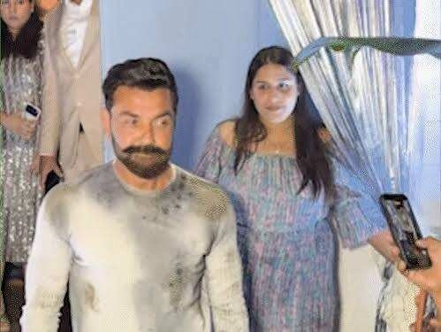 Bollywood Stars at 'Main Wapas Aaunga' Success Party; Bobby Deol Stumbles