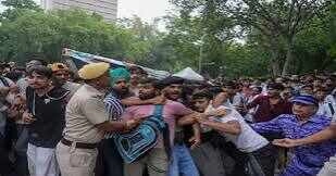 Police Lathi Charge on CJP Protesters Leaving Jantar Mantar