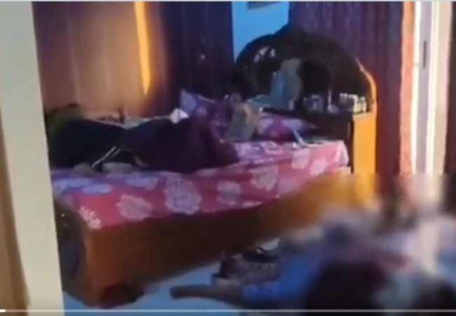 Doctor kills husband, lies by body; wife watches reels.