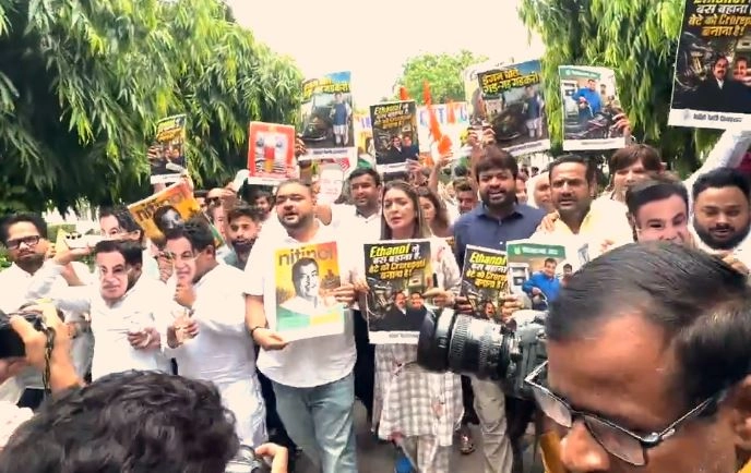 E20: IYC Protests for Right to Choose Fuel Over Sugarcane Juice