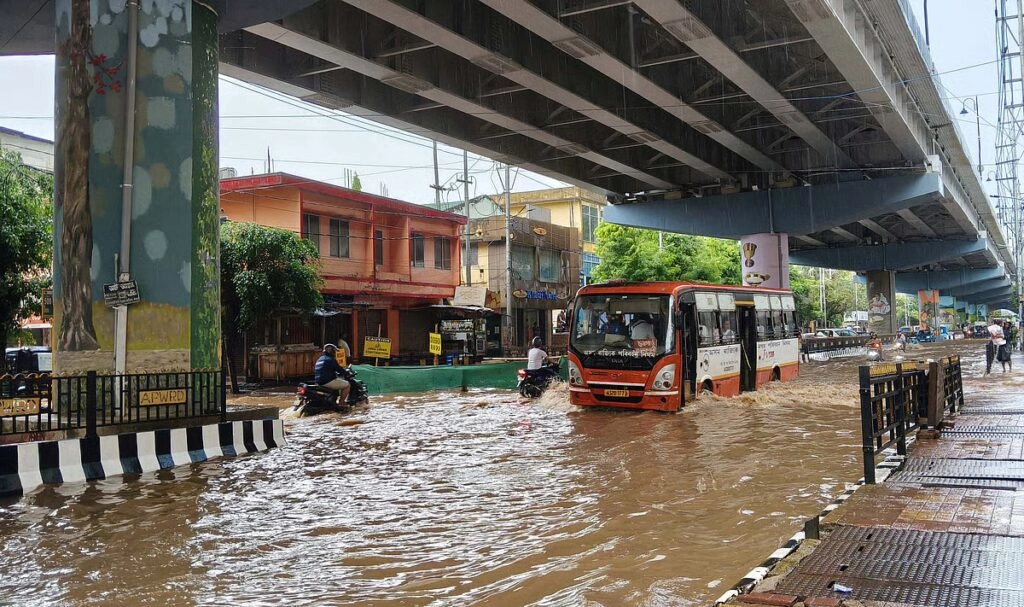 Guwahati Floods: Heavy Rain Causes Traffic Chaos