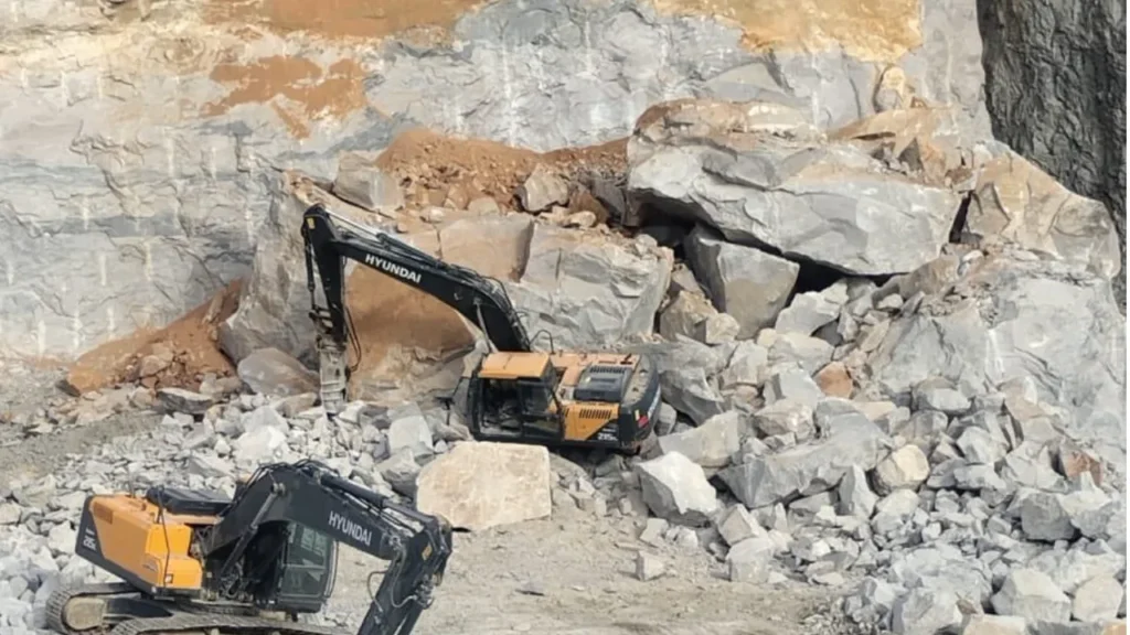 Bengaluru Quarry Collapse: 7 Workers Dead, Rescue Ongoing
