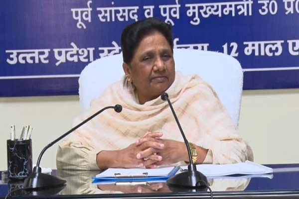 Mayawati Calls for Investigation of Trust's Chief Managers in Theft Case