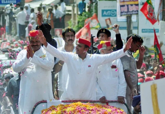 Akhilesh Launches 'Samajwadi PDA Rath Yatra' for 2027 Elections