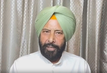 सिंह ढिल्लों का केजरीवाल पर हमला: धर्म का ज्ञान नहीं