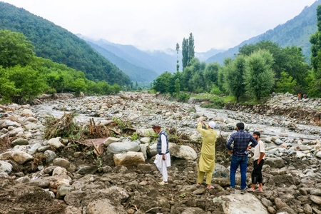 Anantnag SSP Visits Area After Cloudburst in Pahalgam