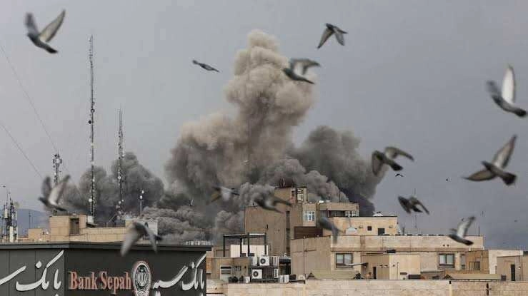 Tensions Rise in Hormuz: Iran Warns Ships Amid US Airstrike Threats
