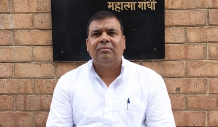 MP: Congress MLA Pankaj Upadhyay Protests Outside Assembly