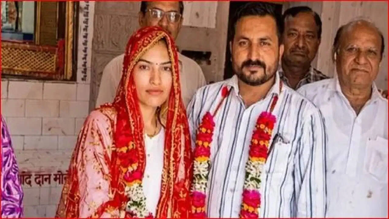 Vietnamese Bride from Abroad Marries in Himachal, Hindu Ceremony
