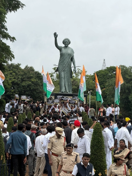 Telangana Congress Leaders Detained While Marching to Lok Bhavan